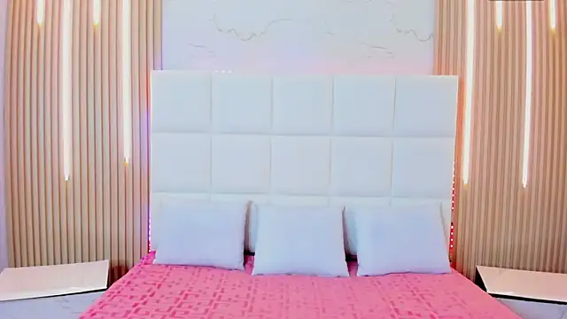 Snapshot of Iris_Thompson_ chatting on 10-18-25, 04:04 Iris Thompson online show from 10-18-25, 04:04