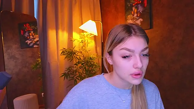 Ella Milla online show from 01-07-25, 05:22