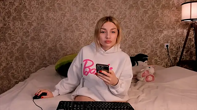 Ella Milla online show from 03-04-25, 10:38