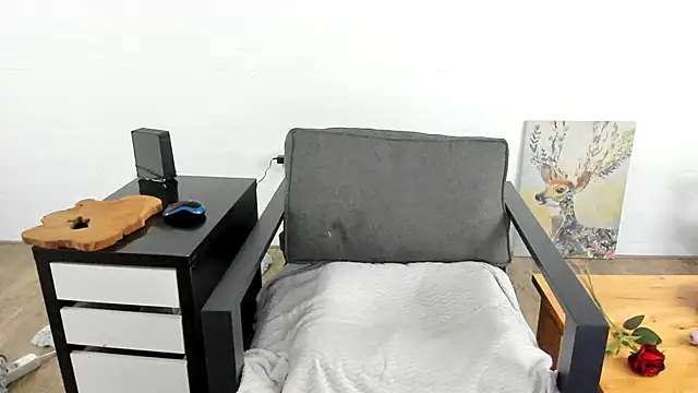 MendiPetite online show from 02-21-25, 10:07