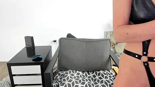 MendiPetite online show from 03-07-25, 09:51