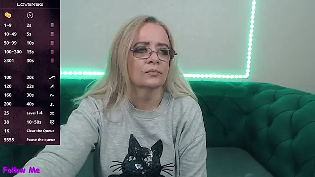 Snapshot of IvanaCharm chatting on 10-05-25, 03:38 IvanaCharm online show from 10-05-25, 03:38