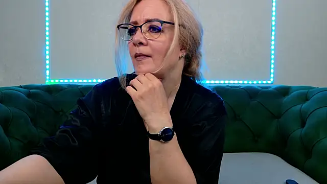 Snapshot of IvanaCharm chatting on 07-19-26, 03:32 IvanaCharm online show from 07-19-26, 03:32