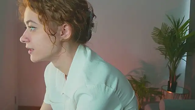 Curly Moon online show from 03-16-25, 02:44