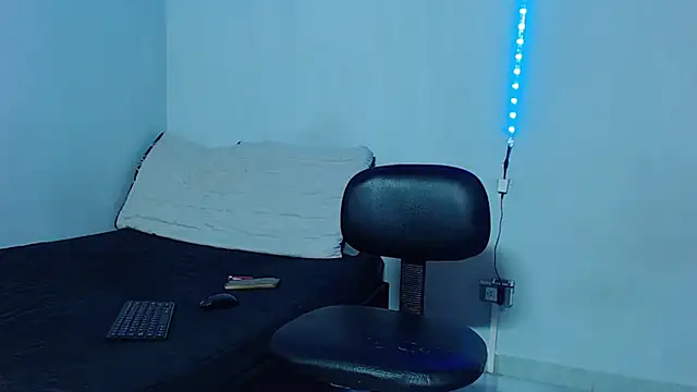 Snapshot of mikecoper_23 chatting on 02-16-25, 03:04 mikecoper 23 online show from 02-16-25, 03:04