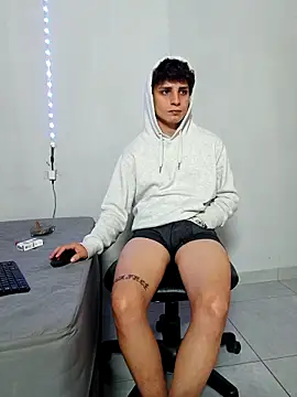 Snapshot of mikecoper_23 chatting on 10-23-25, 04:23 mikecoper 23 online show from 10-23-25, 04:23