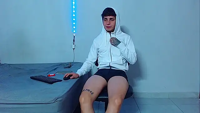 Snapshot of mikecoper_23 chatting on 10-28-25, 03:47 mikecoper 23 online show from 10-28-25, 03:47