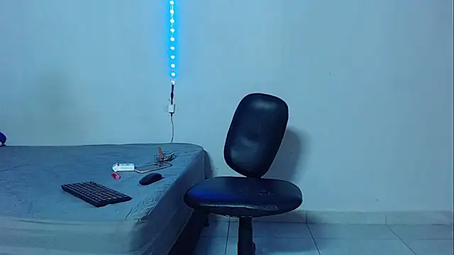 Snapshot of mikecoper_23 chatting on 10-30-25, 04:08 mikecoper 23 online show from 10-30-25, 04:08