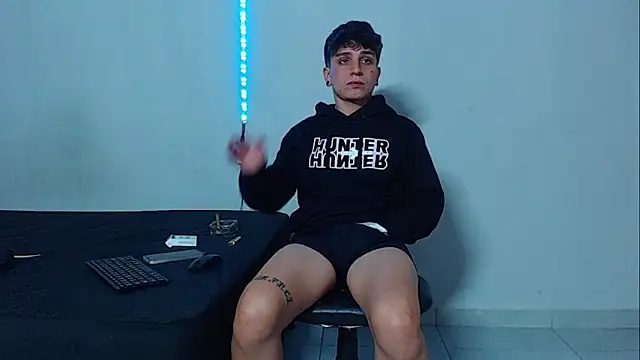 Snapshot of mikecoper_23 chatting on 11-17-25, 04:29 mikecoper 23 online show from 11-17-25, 04:29