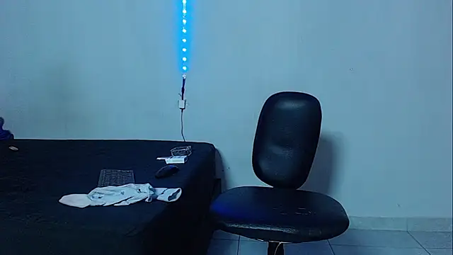 Snapshot of mikecoper_23 chatting on 12-05-25, 01:31 mikecoper 23 online show from 12-05-25, 01:31