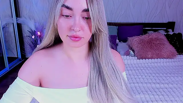 Snapshot of Miss_Elia chatting on 12-21-24, 08:21 Miss Elia online show from 12-21-24, 08:21