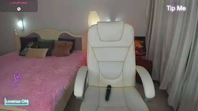 Snapshot of Miss_Elia chatting on 02-13-25, 05:22 Miss Elia online show from 02-13-25, 05:22