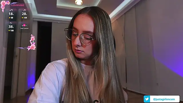 nicollefiorett online show from 12-29-24, 12:20