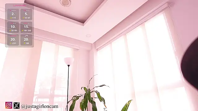 nicollefiorett online show from 02-23-25, 08:33