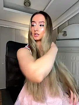 nicollefiorett online show from 10-15-25, 11:05