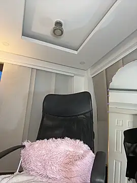 nicollefiorett online show from 03-10-26, 11:10