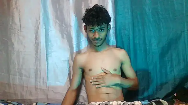 Snapshot of Luckbigcock64 chatting on 12-21-24, 02:04 Luckbigcock64 online show from 12-21-24, 02:04