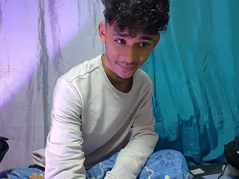 Snapshot of Luckbigcock64 chatting on 12-28-24, 09:31 Luckbigcock64 online show from 12-28-24, 09:31