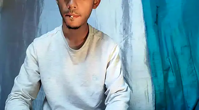 Snapshot of Luckbigcock64 chatting on 12-29-24, 09:28 Luckbigcock64 online show from 12-29-24, 09:28