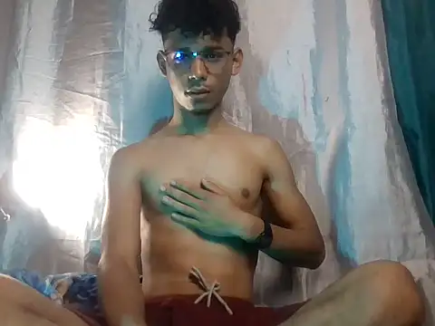 Snapshot of Luckbigcock64 chatting on 01-04-25, 11:11 Luckbigcock64 online show from 01-04-25, 11:11