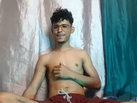 Snapshot of Luckbigcock64 chatting on 01-07-25, 01:03 Luckbigcock64 online show from 01-07-25, 01:03