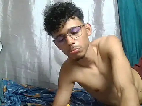 Snapshot of Luckbigcock64 chatting on 01-07-25, 04:05 Luckbigcock64 online show from 01-07-25, 04:05