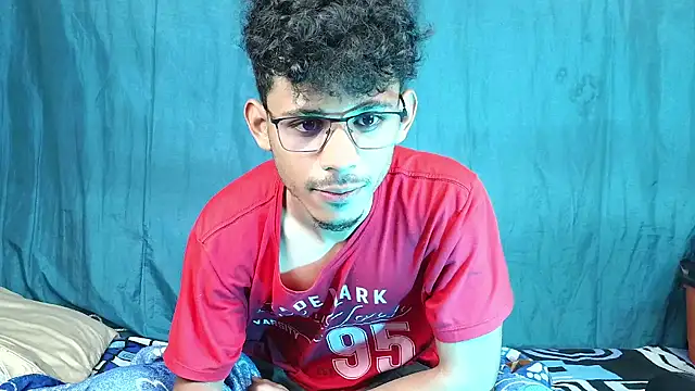 Snapshot of Luckbigcock64 chatting on 02-01-25, 08:47 Luckbigcock64 online show from 02-01-25, 08:47