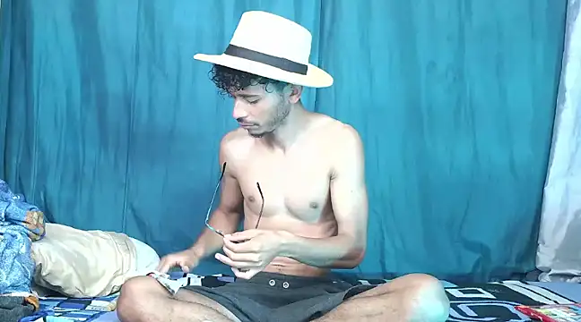 Snapshot of Luckbigcock64 chatting on 02-08-25, 09:35 Luckbigcock64 online show from 02-08-25, 09:35