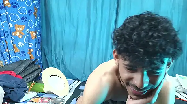 Snapshot of Luckbigcock64 chatting on 02-09-25, 01:03 Luckbigcock64 online show from 02-09-25, 01:03