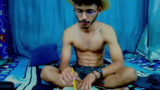 Snapshot of Luckbigcock64 chatting on 03-08-25, 11:58 Luckbigcock64 online show from 03-08-25, 11:58