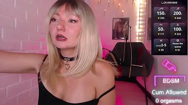 Snapshot of Sandralawrence chatting on 09-24-25, 09:40 Sandralawrence online show from 09-24-25, 09:40