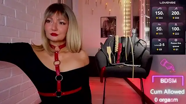 Snapshot of Sandralawrence chatting on 10-28-25, 09:28 Sandralawrence online show from 10-28-25, 09:28