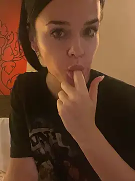 English-Chloe96 online show from 03-04-25, 12:55