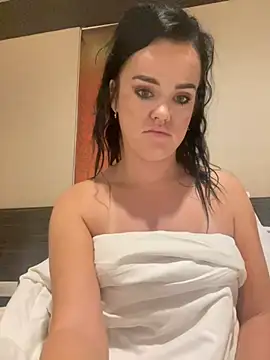 Snapshot of English-Chloe96 chatting on 02-02-26, 06:23 English-Chloe96 online show from 02-02-26, 06:23