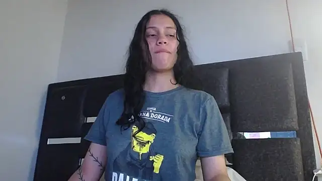 Snapshot of realshy-Stepsis chatting on 02-15-26, 09:00 realshy-Stepsis online show from 02-15-26, 09:00