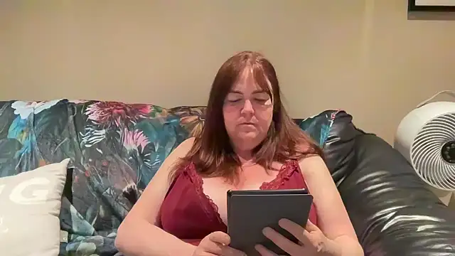 Snapshot of curvy-milf-abbie chatting on 04-28-26, 08:14 curvy-milf-abbie online show from 04-28-26, 08:14