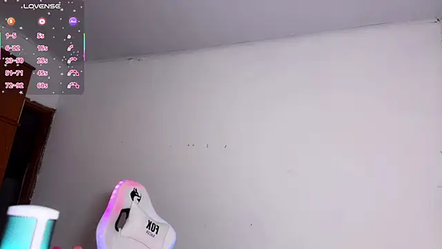 Snapshot of RuivaRaposinha chatting on 02-08-25, 08:32 RuivaRaposinha online show from 02-08-25, 08:32