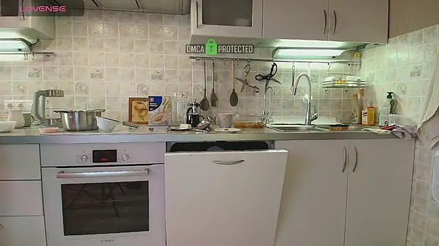 Snapshot of MilfeaN chatting on 02-25-25, 05:30 MilfeaN online show from 02-25-25, 05:30