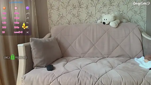 Snapshot of MilfeaN chatting on 03-11-25, 09:13 MilfeaN online show from 03-11-25, 09:13