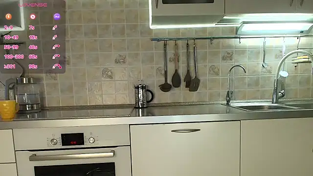 Snapshot of MilfeaN chatting on 09-19-25, 07:32 MilfeaN online show from 09-19-25, 07:32