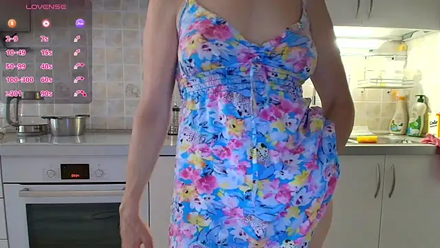 Snapshot of MilfeaN chatting on 09-22-25, 06:37 MilfeaN online show from 09-22-25, 06:37