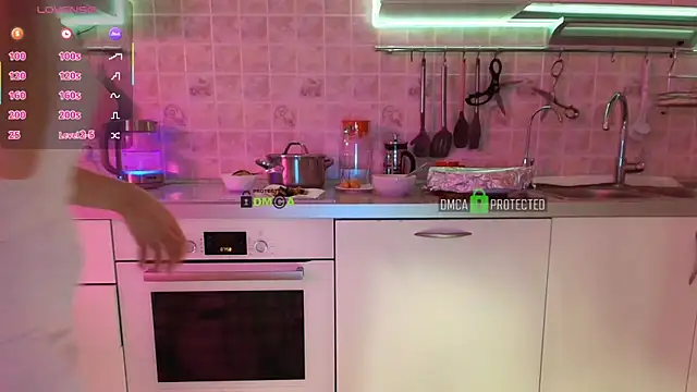 Snapshot of MilfeaN chatting on 10-14-25, 04:57 MilfeaN online show from 10-14-25, 04:57