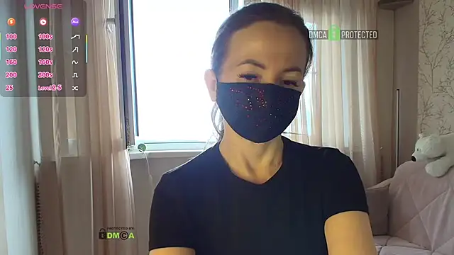 Snapshot of MilfeaN chatting on 10-15-25, 08:58 MilfeaN online show from 10-15-25, 08:58