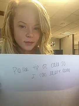 Snapshot of EllaSnow chatting on 03-06-25, 10:47 EllaSnow online show from 03-06-25, 10:47