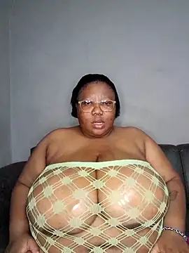 Snapshot of DAIRYBELLELIZxx chatting on 07-22-26, 09:39 DAIRYBELLELIZxx online show from 07-22-26, 09:39