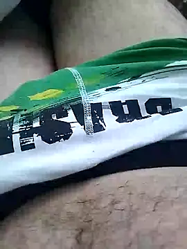 Snapshot of momoh chatting on 02-14-25, 01:40 momoh online show from 02-14-25, 01:40