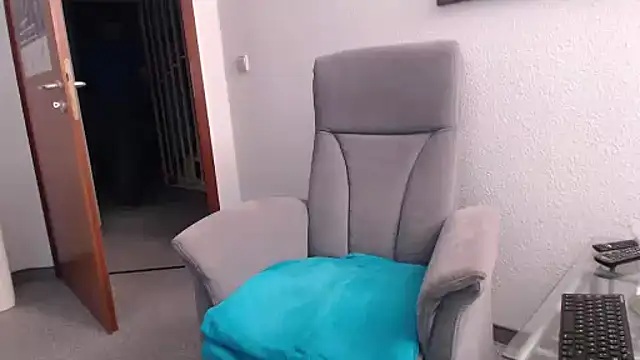 Snapshot of ak616263 chatting on 11-12-25, 04:29 ak616263 online show from 11-12-25, 04:29