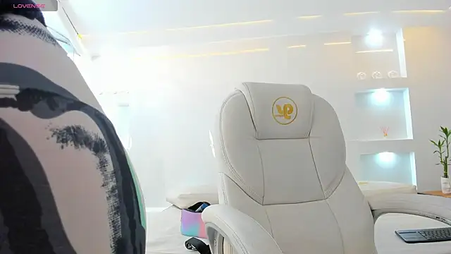 julietha taylor online show from 02-06-25, 01:38