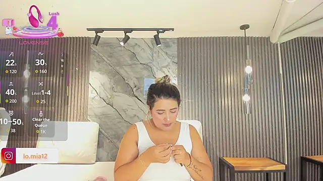 Snapshot of julietha_taylor chatting on 06-19-26, 01:32 julietha taylor online show from 06-19-26, 01:32