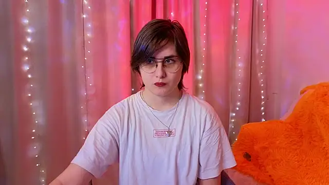 Snapshot of Funny_bunnyy chatting on 01-22-25, 04:02 Funny bunnyy online show from 01-22-25, 04:02